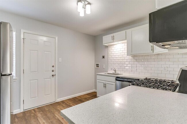 Building Photo - 5233 Curzon Ave