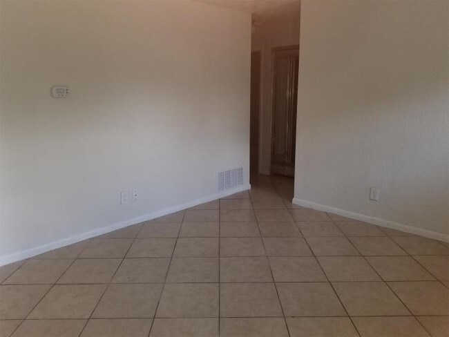 Foto del edificio - 3 bedroom in Jacksonville FL 32210