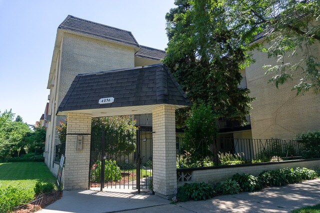 Primary Photo - 4056 N California Ave