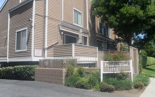 Building Photo - 15135 Nordhoff St