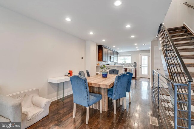 Building Photo - Beautiful 3 bed 3 full bath home available...