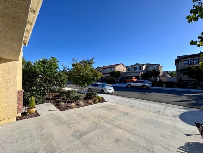Foto del edificio - Spacious 3 Bedroom Home in Santa Rosa High...
