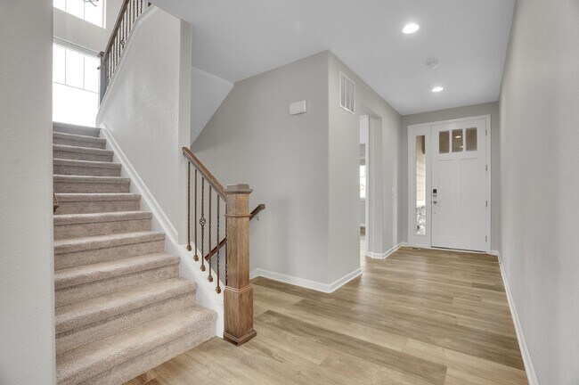 Foto del edificio - $3,700 - Stunning 4 bed/3.5bath Home in Er...