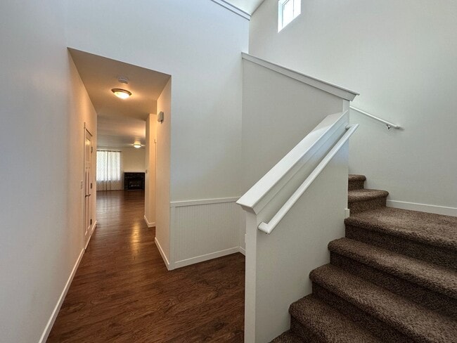 Building Photo - 3 Bed, 2.5 Bath House in Cordata Neighborhood
