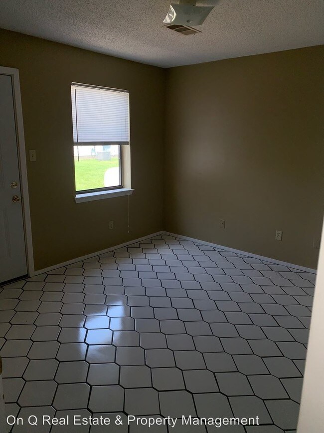 Building Photo - 3 br, 1 bath Apartment - 693 Jill