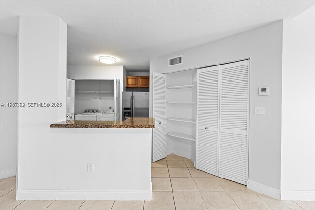 Foto del edificio - 6292 NW 186th St