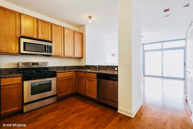 Building Photo - 1600 S Prairie Ave