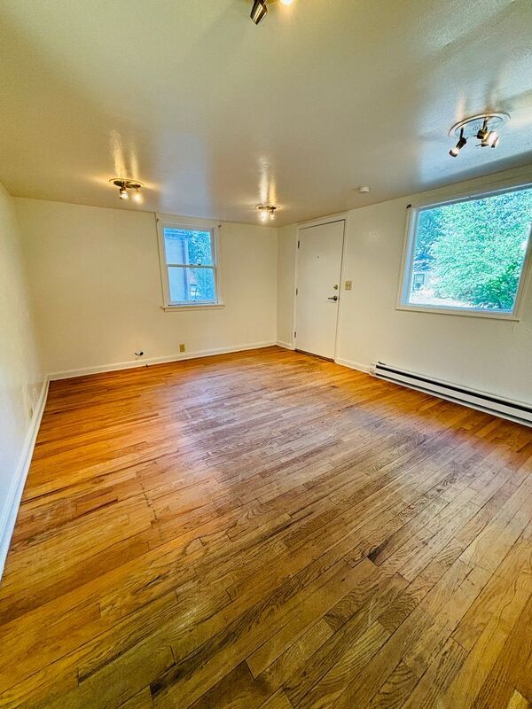 Building Photo - 644 Lesser Dr
