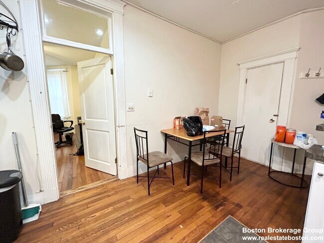 Building Photo - 39 Hemenway St