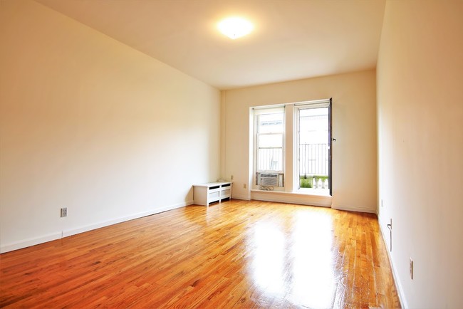 Building Photo - 306 W 76th St