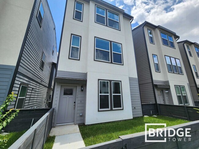 Building Photo - 18524 Centro Row