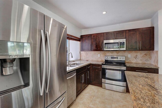 Foto del edificio - 20655 Highland Lakes Blvd