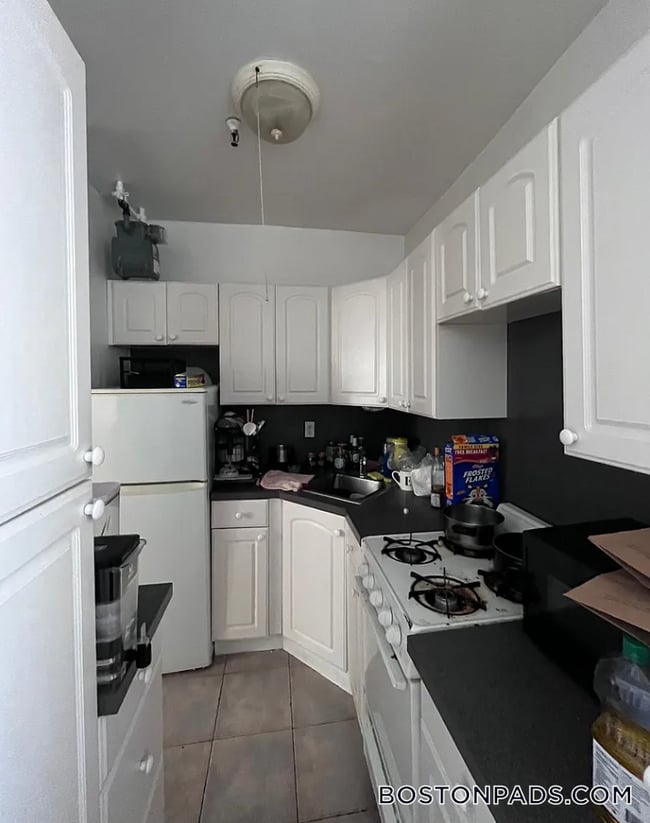 Building Photo - 121 Park Dr