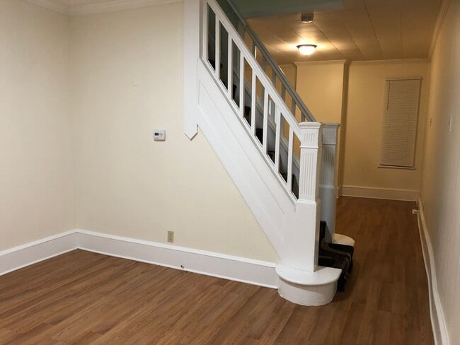 Foto del edificio - Fantastic 2+ Bedroom w/ 1 1/2 Bath Home! Recently Renovated! Hardwood Floors! Central Air! W/D Ho...