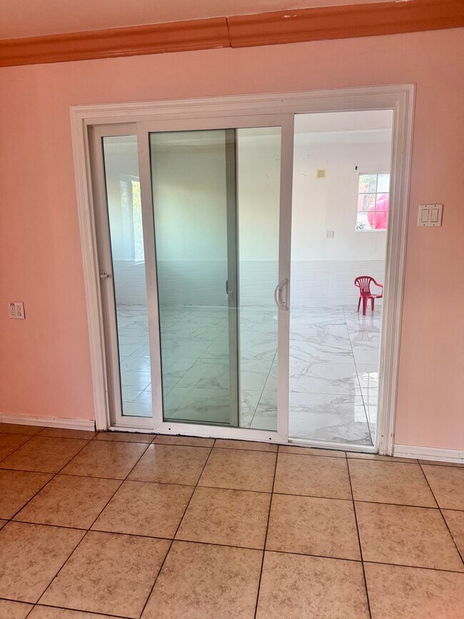 Foto del edificio - 3064 Inez St