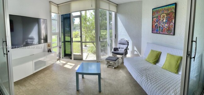 Building Photo - 1811 Sabal Palm Dr