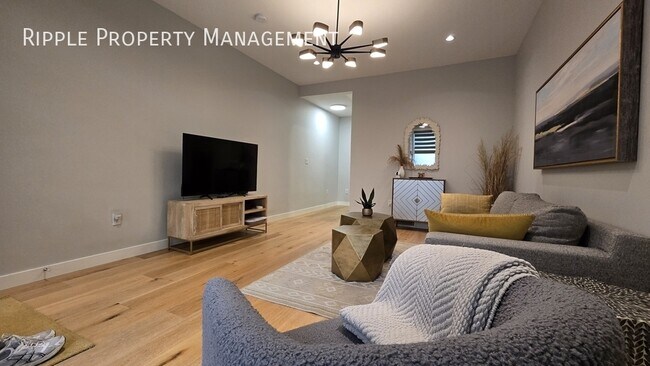 Photo du bâtiment - Modern 3 Beds, 2.5 Baths TownHouse | No Pe...