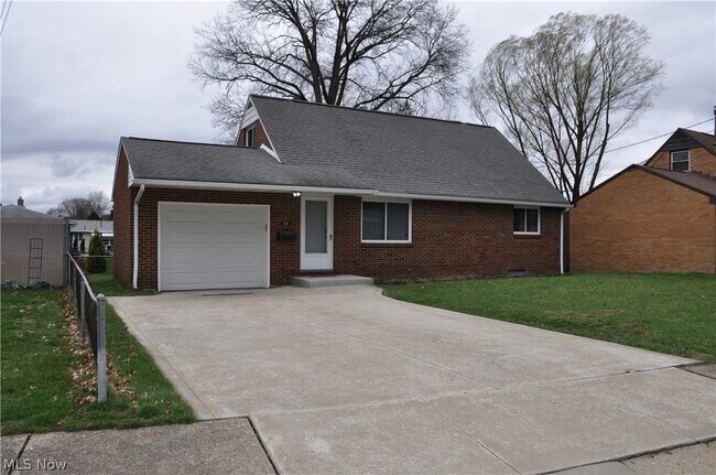 Foto del edificio - 539 Royer Ave NW