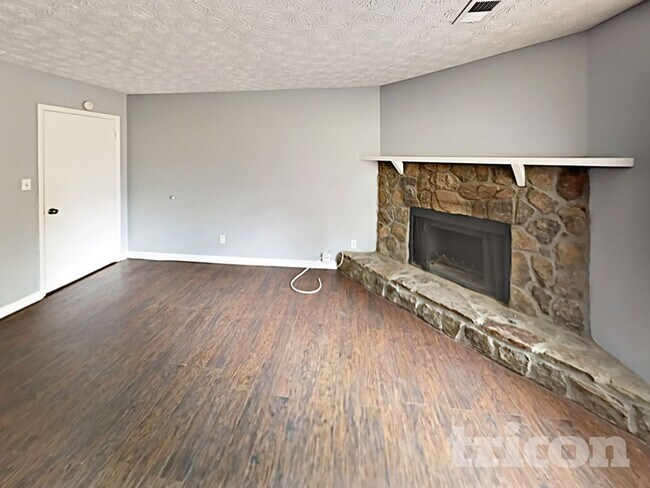 Building Photo - 3341 Goldenchain Dr