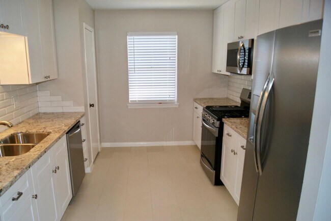 Foto del edificio - 3322 Sycamore Springs Dr