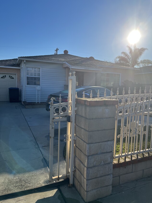 Foto principal - 13814 Charlemagne Ave