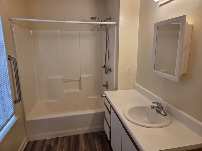 Foto del edificio - 101 Charles Ave