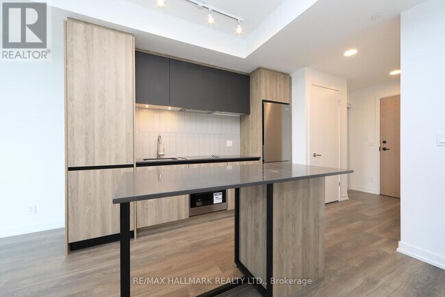 Building Photo - 7950-A-7950 Bathurst St