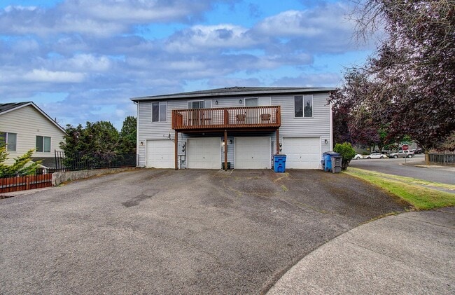 Photo - Spacious 3bd 2.5ba Unit in 4Plex - Avail. Now! House