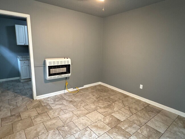 Foto del edificio - Newly Refreshed 1 bedroom 1 bathroom Duplex - Open To Section 8