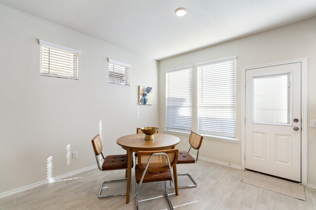 Foto del edificio - 3235 Longleaf Meadows Dr