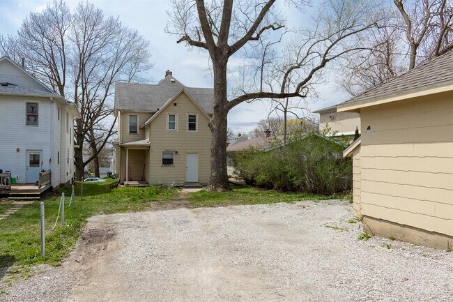 Building Photo - 518 S Lucas St