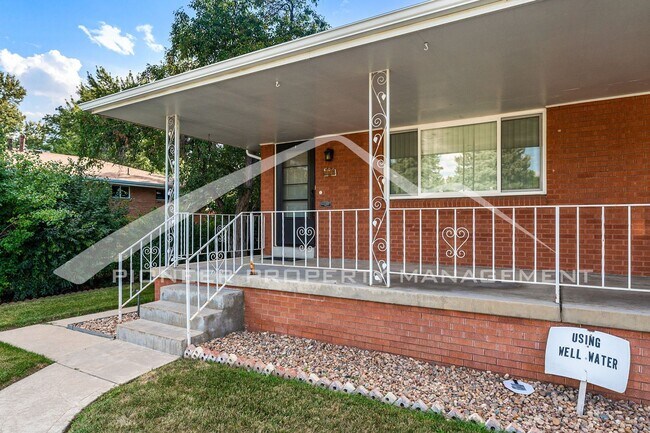 Building Photo - Charming Unit with Washer/Dryer and Swamp ...