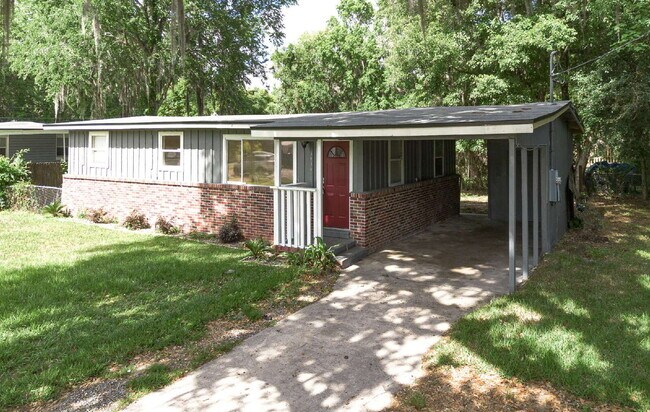 Foto del edificio - "Cozy 3-Bedroom Gem with a Gated Private B...