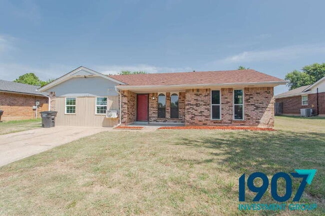 Building Photo - Spacious 5-Bedroom Home in Moore with Rece...