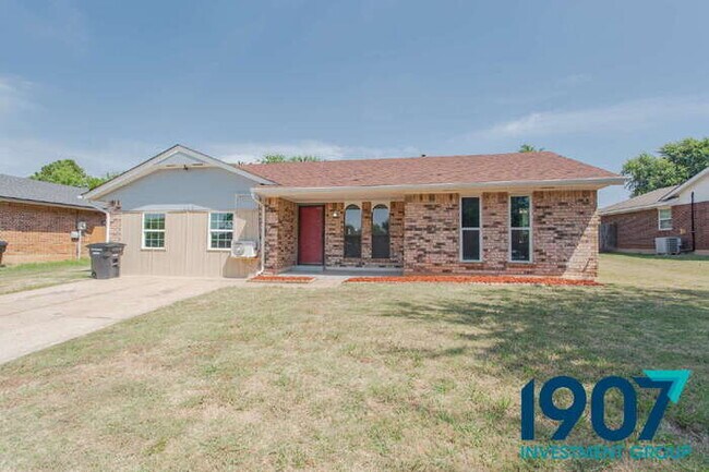 Foto del edificio - Spacious 5-Bedroom Home in Moore with Rece...