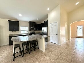 Building Photo - 5997 Ridge Lake Cir