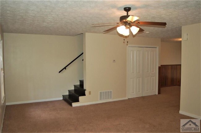 Building Photo - 159 Highland Park Dr