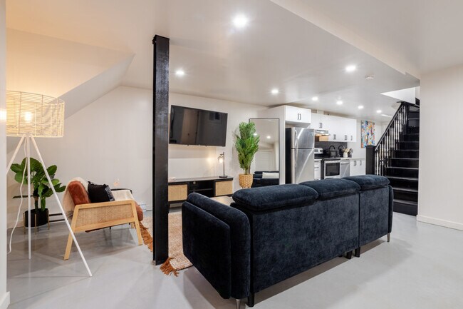 Building Photo - 4300 Rue Saint-Urbain