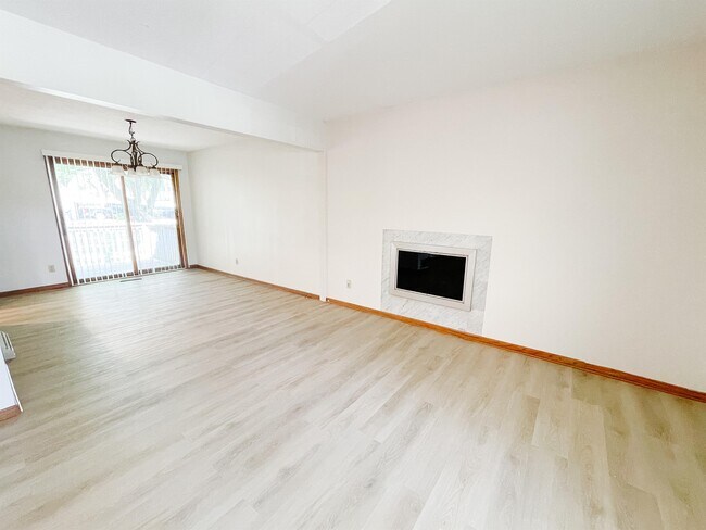 Foto del edificio - 1172 Highview Dr