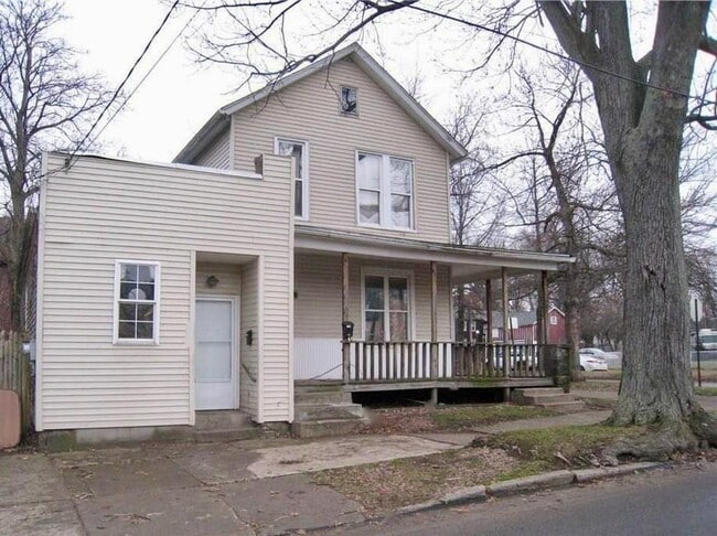 Building Photo - 731 W 4th St