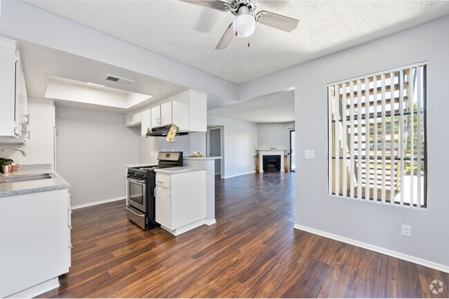 2BR, 2BA - 1010SF - Dining Room - Harris Place Apartments