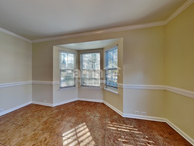 Building Photo - 325 Windsong Dr