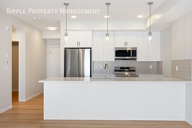 Building Photo - Modern 2 Beds, 2 Baths Apartment/Condo | 1...