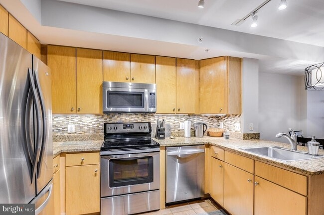 Building Photo - 616 E Street NW Unit 446
