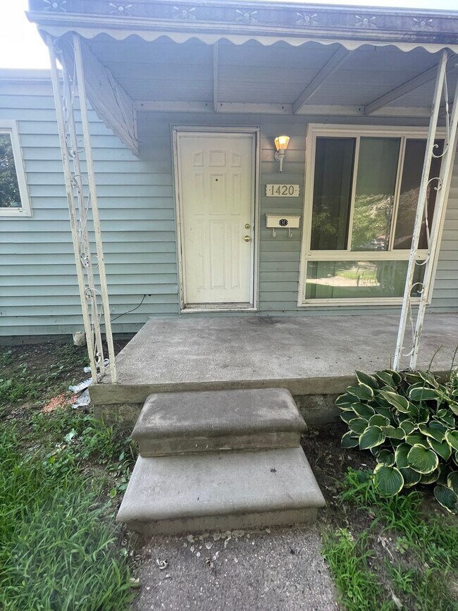 Building Photo - Three Bedroom for Rent!
