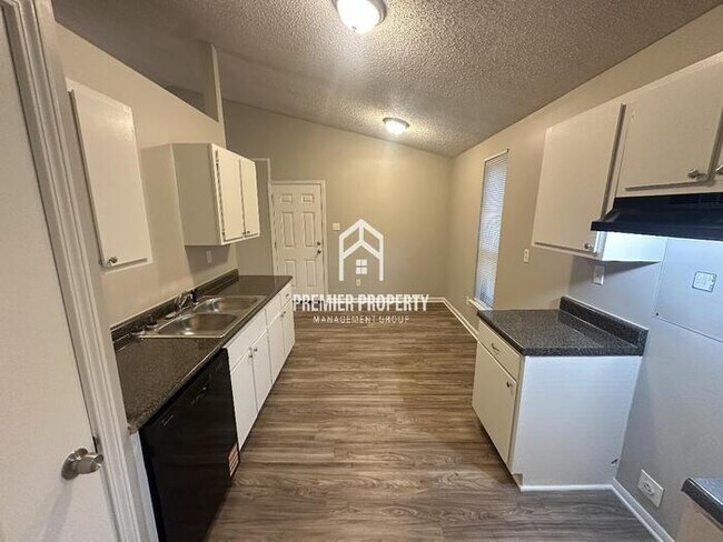 Foto del edificio - 5680 Ballenmoor Dr