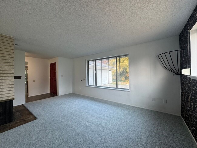 Building Photo - 9901 Farwest Dr SW