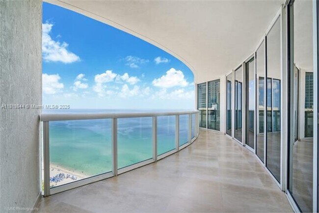 Foto del edificio - 17201 Collins Ave