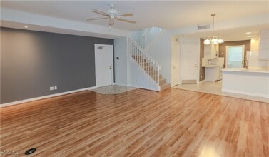 Building Photo - 5823 Cove Cir