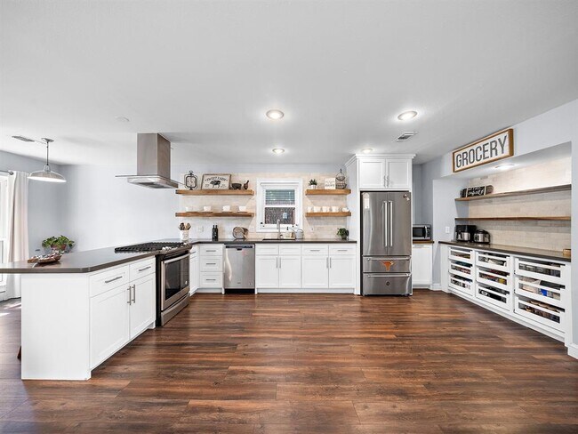 Building Photo - 9210 Kempwood Dr